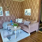 Cozy House With A Garden, Child-friendly Hébergement de vacances Kristiansand